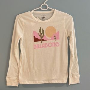 Cream Billabong king sleeve T shirt, perfect for fall!